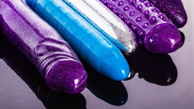 Bezpieczne vs. Szkodliwe: Jakie Materiały Wybierać w Zabawkach Erotycznych?